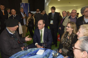 Sanchez Galán conversa con accionistas en el cóctel posterior a la Junta.-PATXI CORRAL