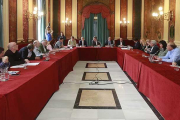 Una de las últimas reuniones del Consejo Social de la ciudad en el Salón Rojo.-RAÚL G. OCHOA