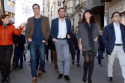 Pedro Sánchez pasea por Valladolid, este jueves.-PERIODICO (EFE / NACHO GALLEGO)