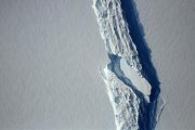El iceberg de la Antártida.-