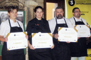 Foto de grupo de los ganadores de la edición del certamen gastronómico celebrado ayer.-ECB