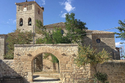 La torre de la iglesia de Villazopeque fue, en su día, uno de los 28 puestos telegráficos de Castilla y León.-ECB