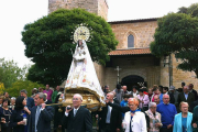 El cuerpo de la Guardia Civil en Medina, llevó en andas a la Virgen del Pilar en su festividad.-ECB