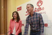 Esther Peña y Ander Gil, diputada y senador del PSOE por Burgos.-R. OCHOA