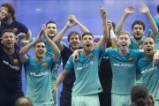 Los jugadores del Barça celebran su triunfo en los penaltis en Murcia.-EFE