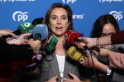 La vicesecretaria de política social del PP, Cuca Gamarra, en un canutazo con periodistas este lunes.-EFE / RODRIGO JIMÉNEZ