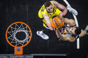 Kravic gana la partida a De Zeew. FIBA