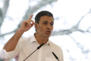 El exsecretario general del PSOE Pedro Sánchez, en un acto con militantes.-CABALAR