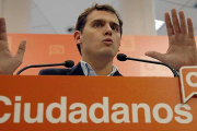 El líder de Ciudadanos se pronunció ayer sobre la posibilidad de la moción de censura en la rueda de prensa tras el comité ejecutivo.-JAVIER BARBANCHO