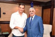 El canciller de la República Dominicana y presidente Partido Revolucionario Dominica felicita a Pedro Sánchez.-EL PERIÓDICO