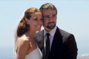 Imagen de archivo de la presentadora de television Raquel Sanchez Silva junto a su marido  el operador de camara italiano Mario Biondo, durante su boda en Taormina  en la isla de Sicilia  Italia, en junio del 2012.-CLAUDIO ONORATI
