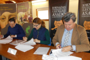 Firma del convenio con el Ayuntamiento y el Consejo Regulador de la Ribera del Duero.-L.V.