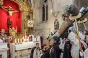Momento del encuentro en el altar.-SANTI OTERO