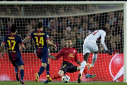 Niang, durante un encuentro de Champions con el Milán.-JORDI COTRINA