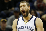 Marc Gasol celebra la victoria de Memphis ante Golden State.-AP / MIKE BROWN