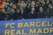 Florentino Pérez, en el palco del Camp Nou junto al presidente del Barcelona, Josep María Bartomeu.-FERRAN SENDRA