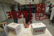 Urnas donde los afiliados socialistas depositarán su voto este domingo.-JAVIER LIZÓN