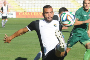 Luis Ángel Curra ha disputado 16 encuentros oficiales con la camiseta del Burgos CF-I. L. Murillo