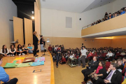 Alumnos del IES Cardenal López de Mendoza en su acto contra la violencia.-ISRAEL L. MURILLO