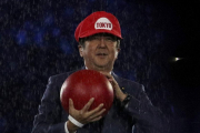 El primer ministro de japón, Shinzo Abe, esta madrugada, en Río de Janeiro.-REUTERS / STOYAN NENOV