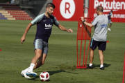 Piqué, en un entrenamiento del Barça de este pretemporada.-FCB