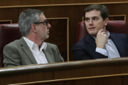 El líder de Cs, Albert Rivera, y el secretario general, José Manuel Villegas, en el Congreso.-/ PERIODICO (EFE / ZIPI)