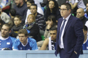 Diego Epifanio sigue el juego con rostro serio.-SANTI OTERO