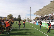 Los jugadores del UBU Colina Clinic saludan tras un partido a la afición congregada en San Amaro.-ECB