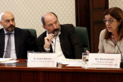 Saül Gordillo, director de Catalunya Ràdio; Vicent Sanchis, director de TVC, y Núria Llorach, presidenta en funciones de la CCMA, el viernes, 19,en la comisión de control de la corporación en el Parlamen-MARIONA PUIG