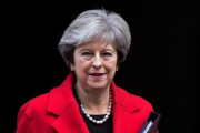La primera ministra britanica, Theresa May, abandona el 10 de Downing Street.-WILL OLIVER / EFE