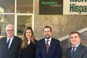 Cirera (d) junto a los responsables de Industria y la alcaldesa de Miranda.-ECB