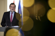 El presidente del Gobierno, Mariano Rajoy, durante su comparecencia de fin de año en el Palacio de la Moncloa.-/ JUAN MANUEL PRATS