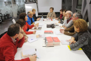 El club de lectura de ensayo se da en la Biblioteca Pública.-Israel L. Murillo