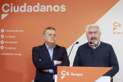 Lorenzo Rodríguez y José Ignacio Delgado durante la rueda de prensa en la sede de Cs en Burgos.-RAÚL G. OCHOA