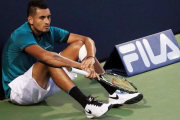Nick Kyrgios, en una de sus típicas actitudes en la pista.-AFP / VAUGHN RIDLEY