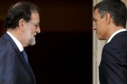 Mariano Rajoy y Pedro Sánchez, el 7 de septiembre en la Moncloa, para hablar del desafío soberanista catalán.-JOSE LUIS ROCA