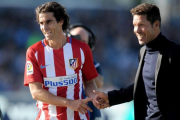 Simeone y Tiago, durante el partido disputado por el Atlético contra el Melbourne Victory en Australia.-JOE CASTRO / EFE