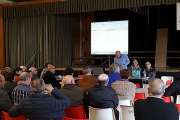Participantes en la mesa de alcaldes celebrada ayer en Covaleda.-CHUSJA ANDRÉS