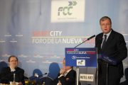 El alcalde de León, Antonio Silvan pronuncia una conferencia en la tribuna 'Smartcity. Foro de a nueva ciudad'-ICAL