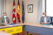 De la Fuente en su reunión del jueves con el presidente de los hosteleros. SANTI OTERO