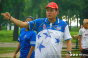 Kenneth Zseremeta da órdenes a las jugadoras durante un entrenamiento.-/ PERIODICO (TWITTER)