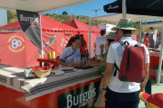El stand de Burgos Alimenta funciona como escaparate de la gastronomía local en la Vuelta a España.-BURGOS ALIMENTA