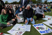 Christchurch recuerda en silencio a las víctimas del ataque contra las mezquitas.-ANTHONY WALLACE (AFP / VÍDEO: EFE)