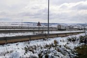 Salvo excepciones, la nieve no impidió que los vehículos pudiesen circular con normalidad.-M.M.