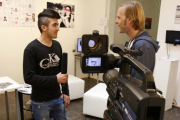 Parte del equipo de la plataforma online de televisión hecha por refugaidos en colaboración con cineastas alemanes y austríacos, Refugee.tv.-REFUGEE.TV