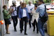 La presidenta de Andalucía atiende hoy a los medios de comunicación antes de presentar el documento "Propuestas para el debate en el 30 Congreso Federal", que recoge su proyecto político.-EFE