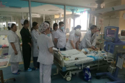 El jueves regresó el primer contingente de doctores a la isla-EL PERIÓDICO