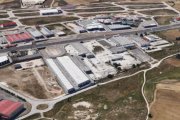 El nuevo vial iría paralelo a la A-1 y trascurriría entre la rotonda que se ve a la izquierda de la imagen y el área de Conservación del Ministerio a la derecha.-