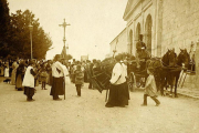 Cortejo fúnebre camino del Cementerio General Antiguo en 1893, en la capital burgalesa.-JUAN ANTONIO CORTÉS (ARCHIVO PROVINCIAL)