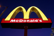 El logo de uno de los restaurantes McDonalds, en Chicago.-JEFF ROBERSON (AP)